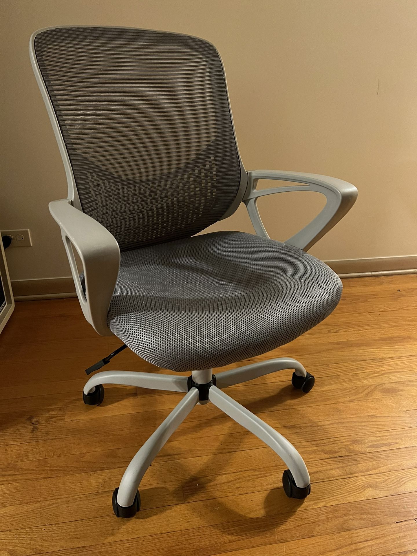 Office Chair Gray Mesh - Adjustable Height 