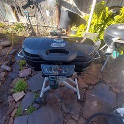 COLEMAN PORTABLE GRILL
