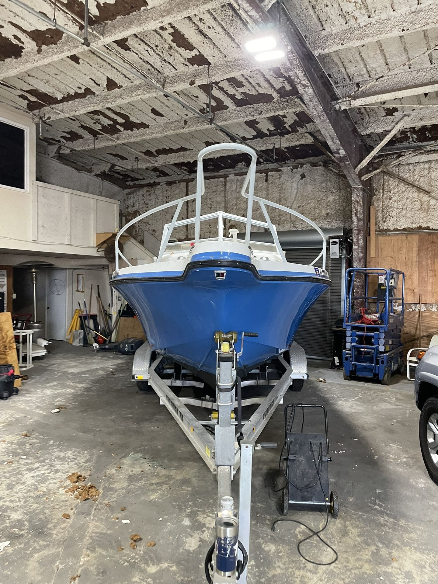 Mako 25 Cuddly Cabin