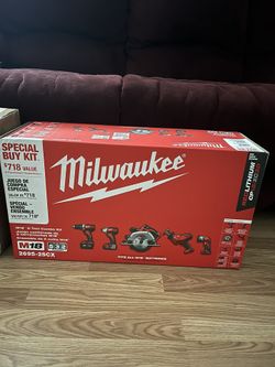 $375🔥🔥BRAND NEW MILWAUKEE M18 POWER TOOL SET.  9 PIECE.  5 POWER TOOLS.  2 BATTERIES.  CHARGER.  LARGE TOOL BAG.   $718 VALUE!!  SALE $375 🔥🔥🎄🎄