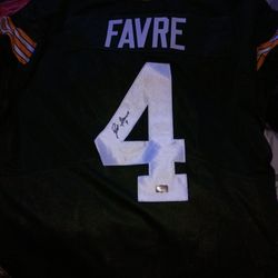 Brett Farve Autographed Jersey 