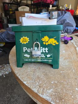 PetMitt Dog Waste Bag Dispenser Station – Lockable