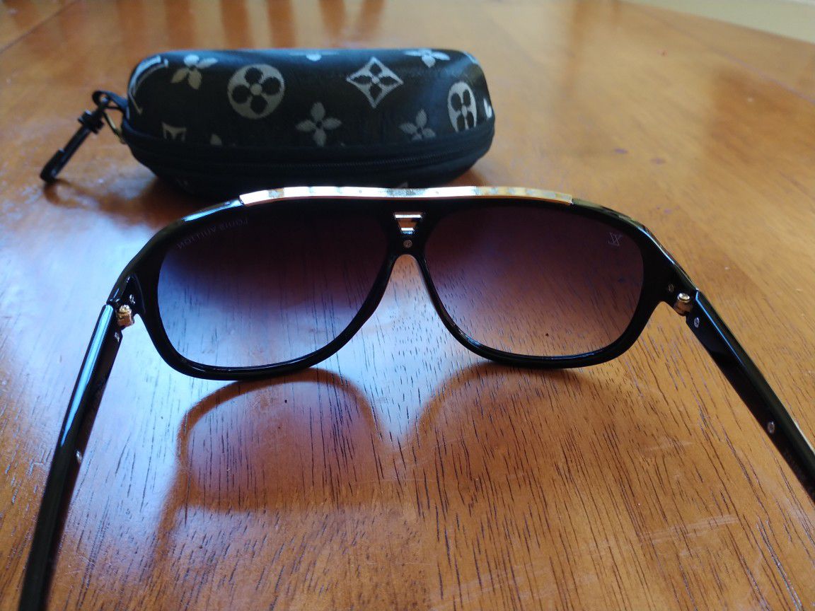 Louis Vuitton Black&Silver Evidence Sunglasses for Sale in Santa Ana, CA -  OfferUp