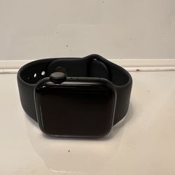 Apple Watch SE 40mm GPS- Excellent Condition With Original Charger