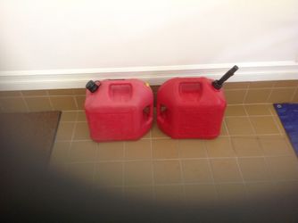 Gas cans 5 gallon