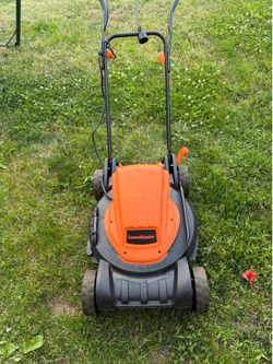 Electric lawnmower