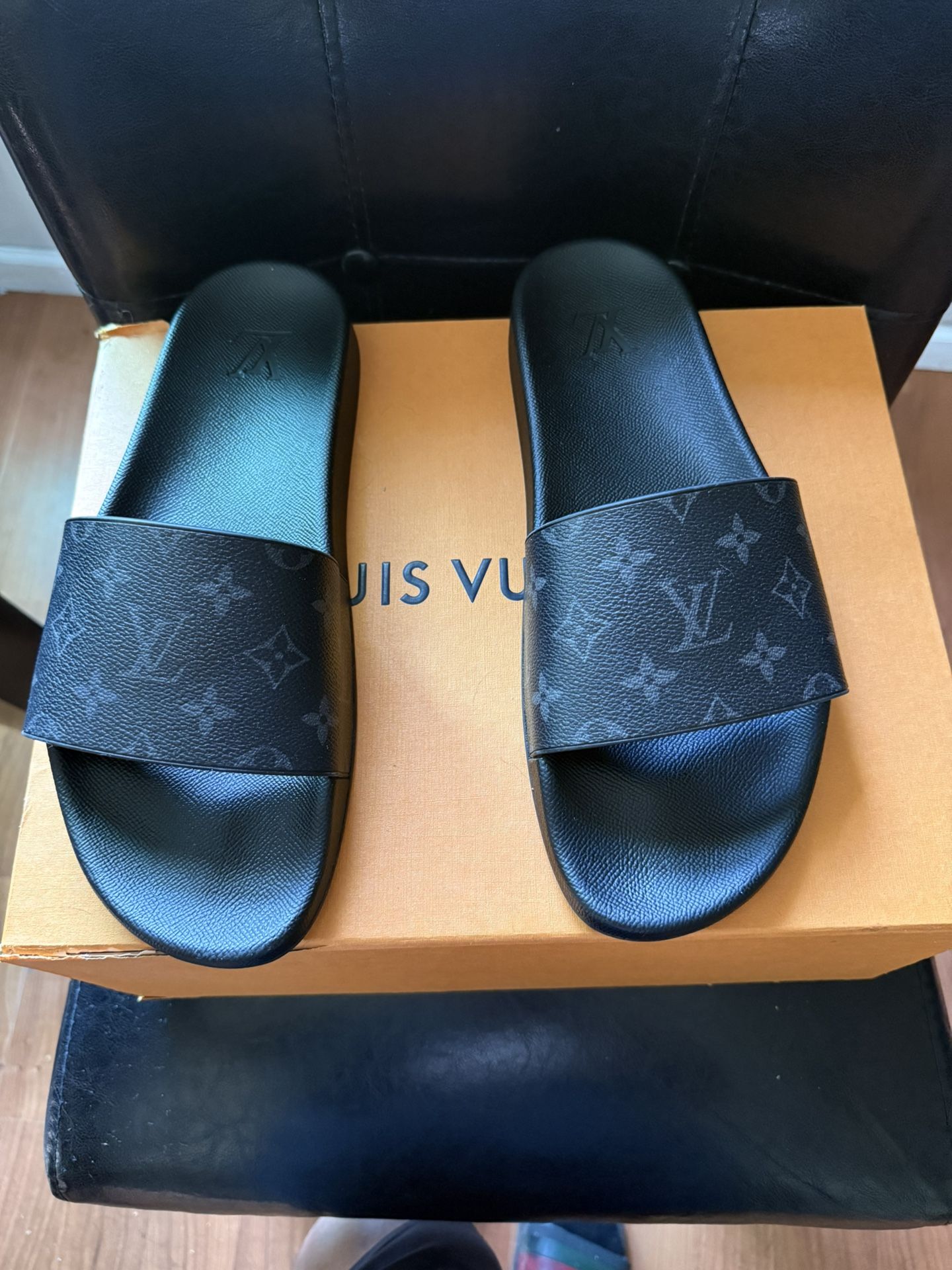 Louis Vuitton Men Slides Size 10