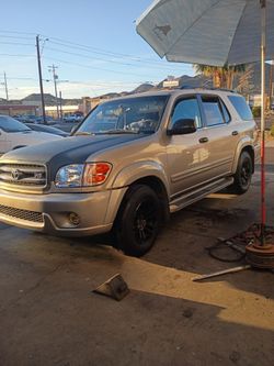 2004 TOYOTA SEQUOIA  SR5