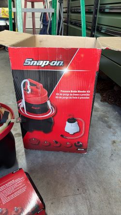 Snap On Brake Pressure Bleeder With Adapters
