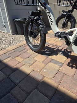 2 Eskute  E Bikes Tricycles Adults