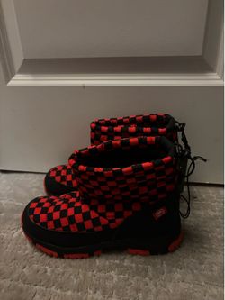 Snow boots