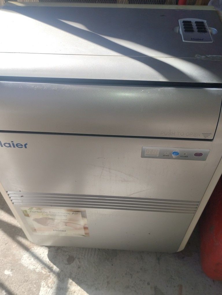 Haier Portable Air Conditioner/ Dehumidifier 