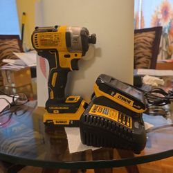 Dewalt DCF887 Impact Driver W/2 Batteries & Charger 