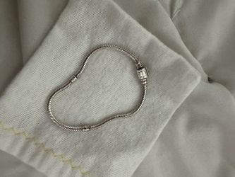 Pandora bracelet like new