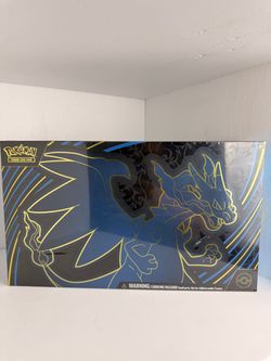Pokémon TCG Charizard Premium Collection Box