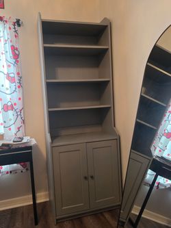 Hauga Bookshelf