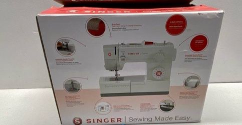 Singer Classic 44S Mechanical Sewing Machine  With box and foot pedal and Power Cord.  Excellent condition