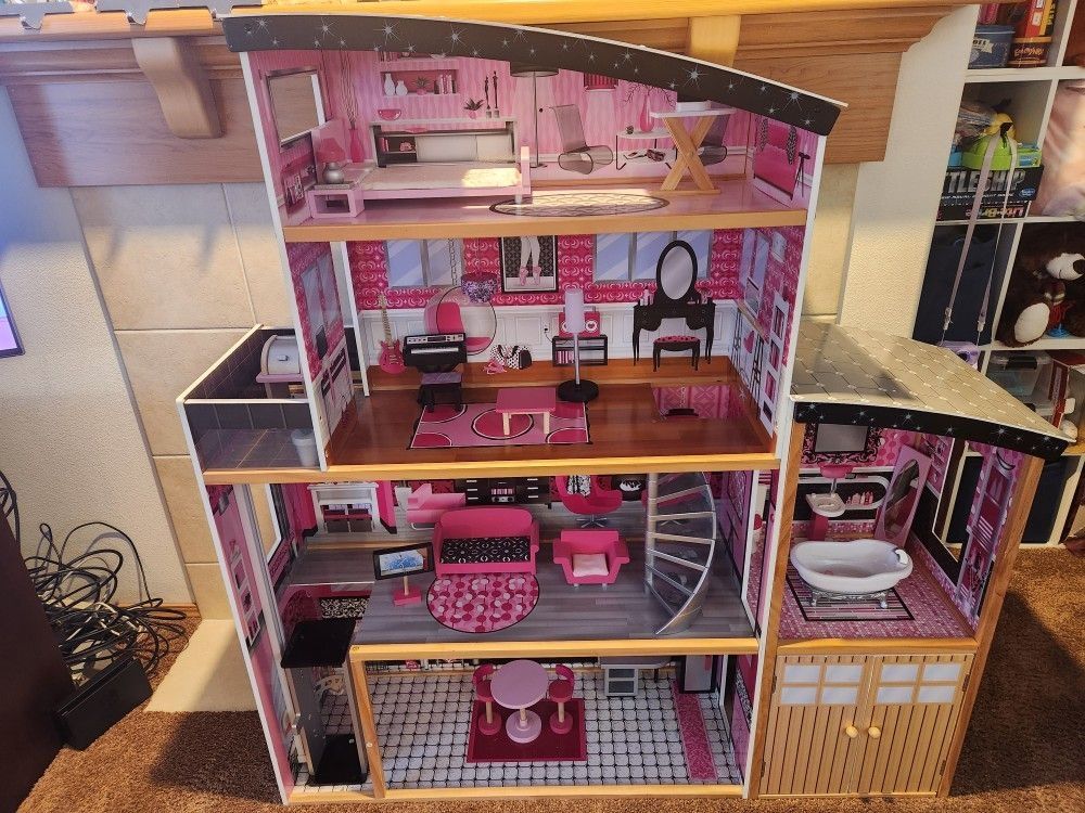 Doll House With Accessories