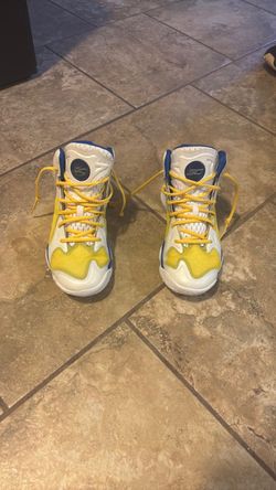 Under Armour Curry Basketball Sneakers (size 9 US)