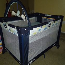 Graco Pack N Play With Bassinet Insert 