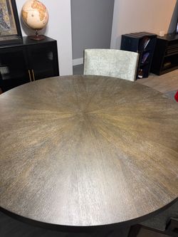 56” Round table 4 chairs - Coconut Creek, Fl