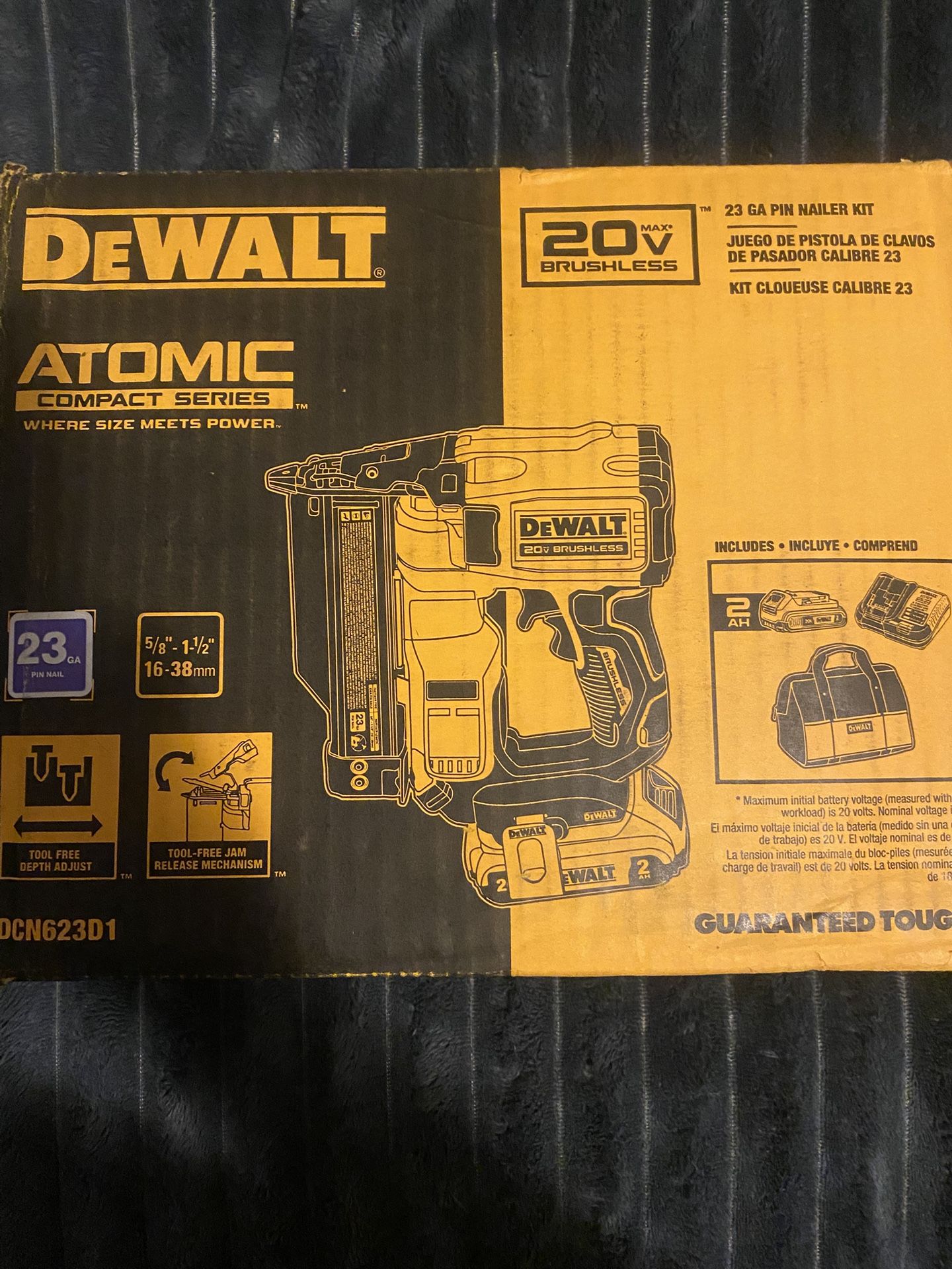 Dewalt Pin Nailer 23GA  Kit Battery & Charger & Tool Bag 