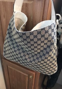 Gucci purse 600.00 wallet 150.00