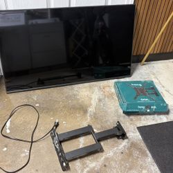 Samsung TV + Wall Mount
