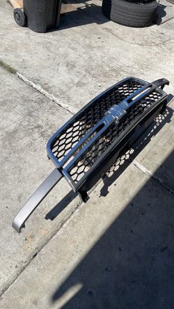 2006 Chevy Silverado 2500 HD grill