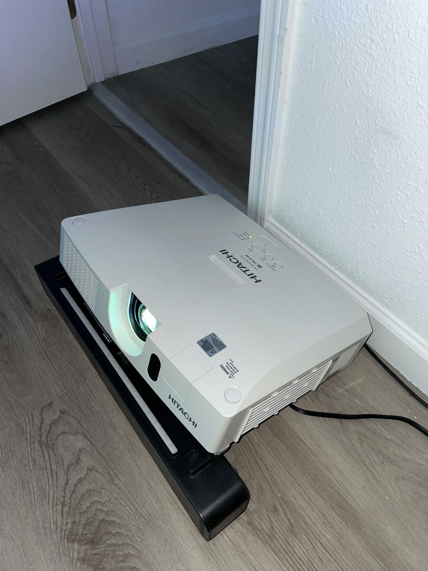 Hitachi CP-WX4021N Theater Projector
