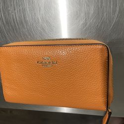 Coach Medium Zip Wallet 