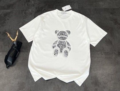 The T-shirt is printed with the classic Dior bear pattern