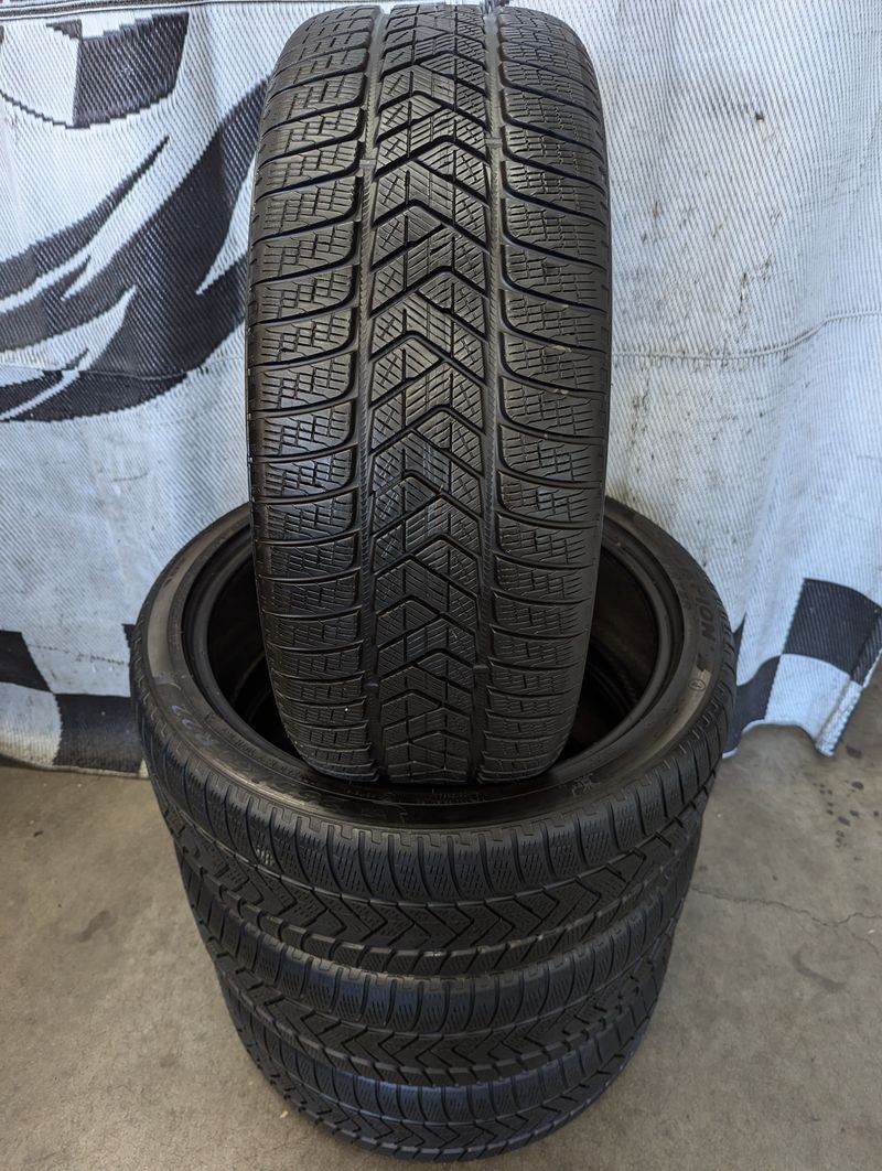 255/40r22 Pirelli Scorpion Winter studless snow tires