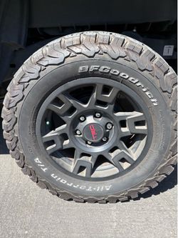 Tacoma 4runner tundra Trd pro OEM wheels  LT265 / 65 / R 17.