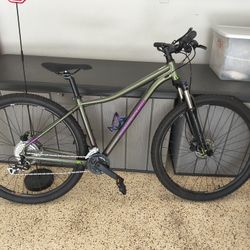 New Cannondale Trail 6 29er 29" Size Medium (M)