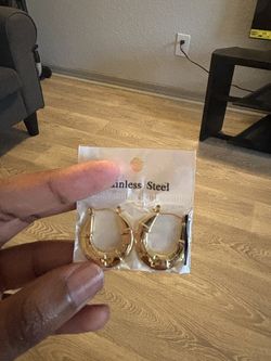 Gold mini hoop earrings