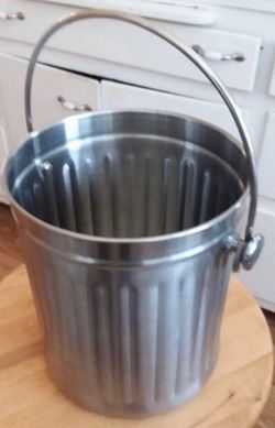 Bucket/  Olla