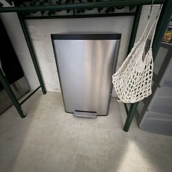 Trash Can 