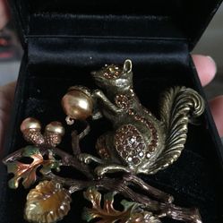 Vintage Sweet romance brooch pin squirrel