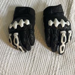Motorcycle gloves