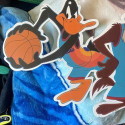 Space Jam Promo Wall Damaged Only On Lola Hand 