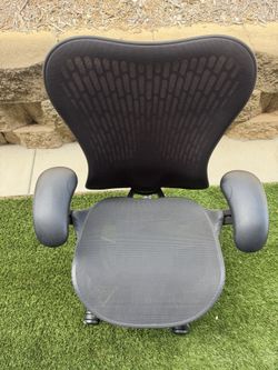Herman Miller Mirra 2 Ergonomic Office Chair - Fully Functional - Excellent Condition $300 OBO