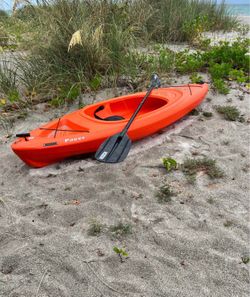 Lifetime Pacer kayak orange w paddle oar