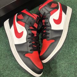 JORDAN 1 MID WHITE RED BLACK SIZE 12