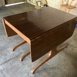 Drop Leaf Table with two extensions/inserts
