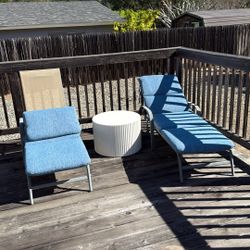 Pool Side Lounge Chairs 