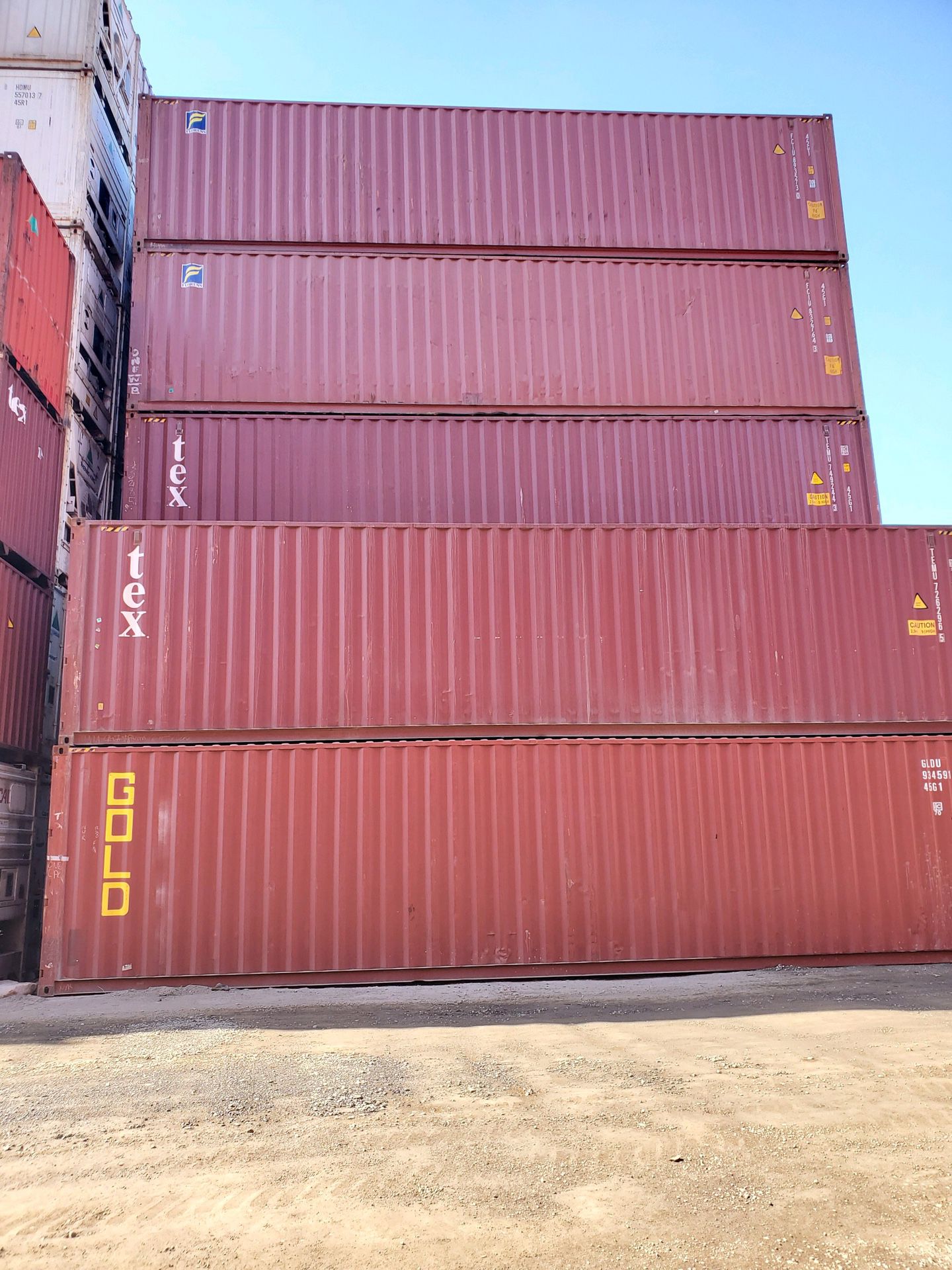 40’ STORAGE CONTAINERS