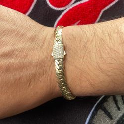 14 K Gold Cuban Link Braclet 