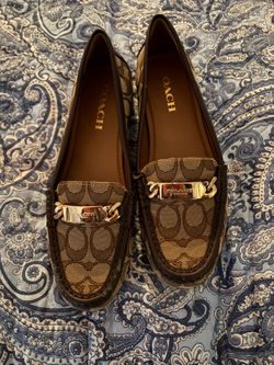 Authentic coach ladies shoes ( size 8)