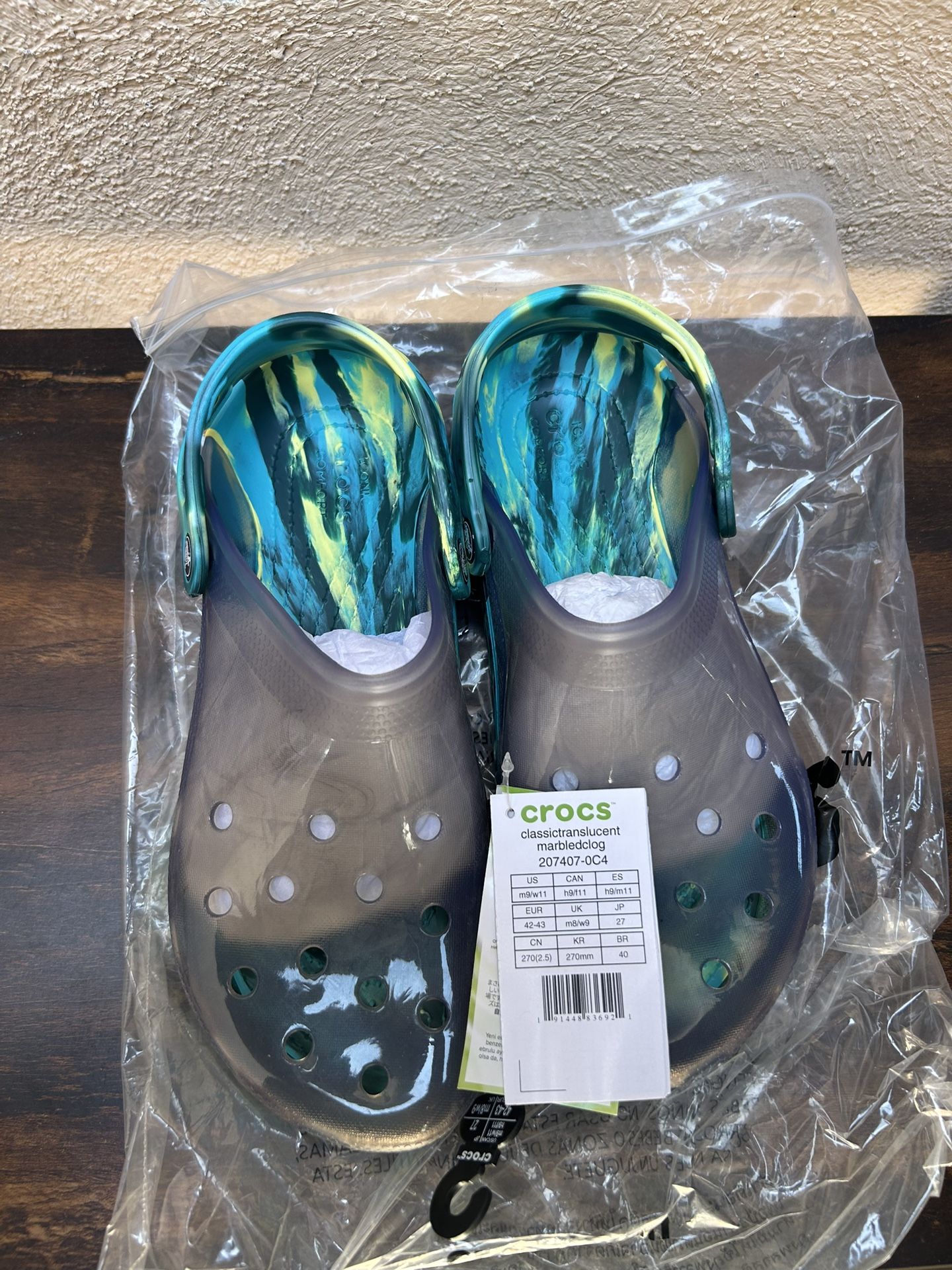 Crocs Women And Men Size 9